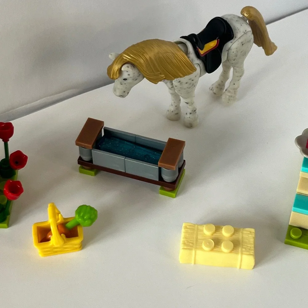 Mega Construx‎ American Girl Saige's Picnic Set DYN77 Horse Figure Accessories
